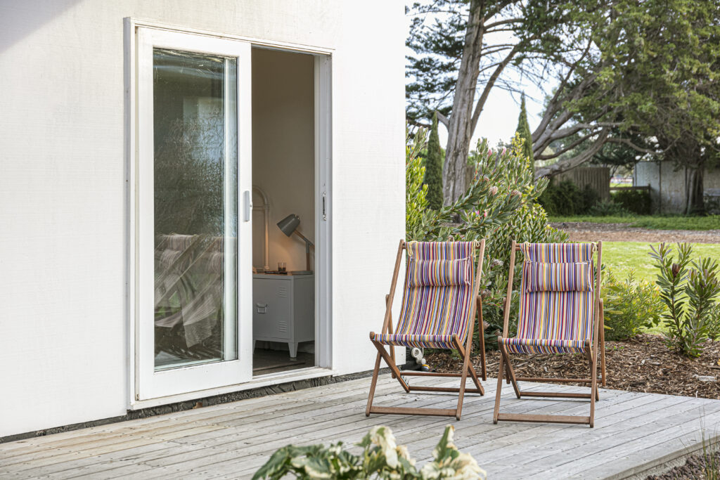 outdoor setting 2024 09 18 19 57 19 utc